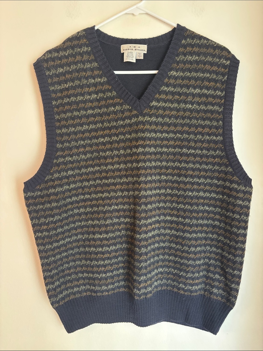 Eddie Bauer vintage 100% wool Navy sweater vest herringbone V-Neck men’s MD USA